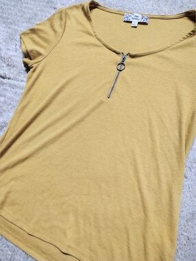 Women's Mustard Short Sleeve Ribbed Top Zipper Detail Pink Republic Size Large